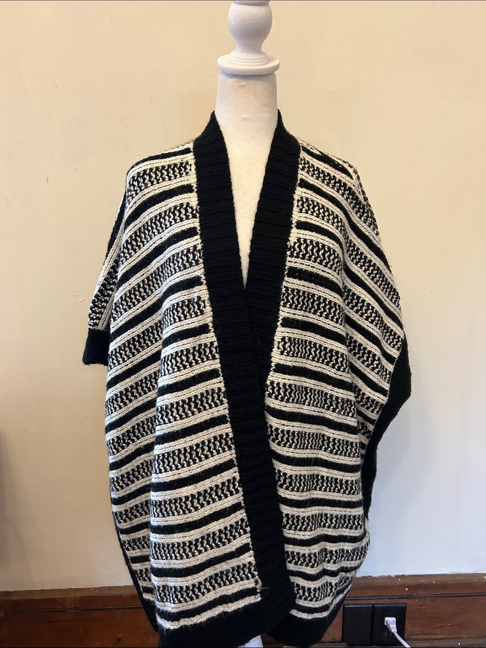 Gap Black & White Striped Open-Front Knit Sweater OS EUC